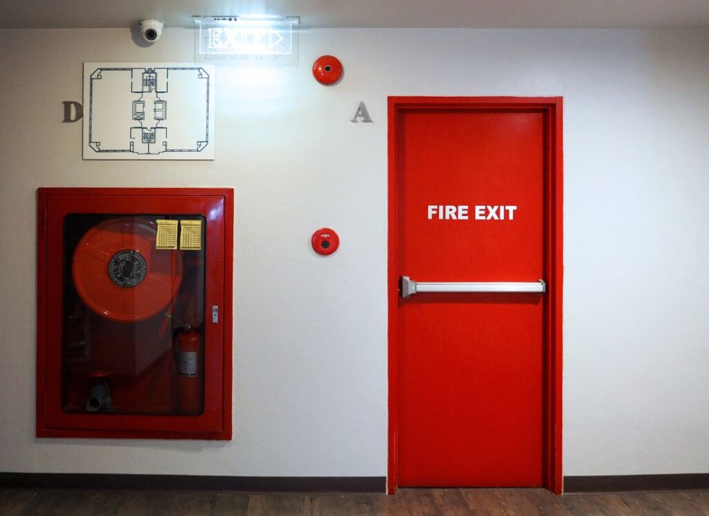 Imagen de algunos de los 7 elementos de protección pasiva contra incendios imprescindibles